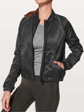Lululemon Black Above the Cloud Bomber Jacket ruched sleeves Women’s 8 Medium
